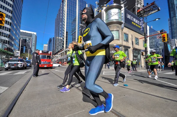 stock image Toronto, ON, Canada -  May 13, 2018: Runners take part in the Run 2018 Sporting Life 10k competition in Downtown Toronto