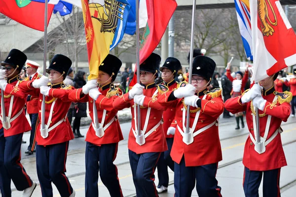 カナダのトロント3月10 2019 ドラマーとパイプトロントのダウンタウンでの聖パトリックの日パレードに参加する — ストック写真