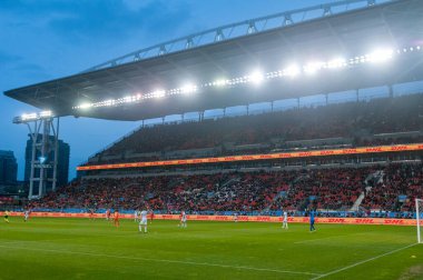 Toronto, ON, Kanada - 29 Nisan: BMO 'da Toronto FC (Kanada) ile New York City FC (ABD) arasında oynanan 2023 MLS Normal Sezonu maçı sırasında BMO Field' da izlenen maç (Score 1: 0, Toronto FC) kazandı.)