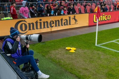 Toronto, ON, Kanada - 29 Nisan: New York City FC 'nin takım fotoğrafçısı, Toronto FC (Kanada) ile New York City FC (ABD) arasında oynanan 2023 MLS Normal Sezonu maçında çalışıyor