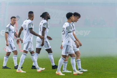 Toronto, ON, Kanada - 29 Nisan 2023: Toronto FC futbolcuları BMO Field 'da Toronto FC (Kanada) ile New York City FC (ABD) arasında oynanan 2023 MLS Normal Sezonu karşılaşmasından önce sahaya çıktılar (Score 1: 0, Toronto FC);