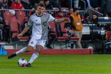 Toronto, ON, Kanada - 29 Nisan 2023: Kobe Franklin # 19 Toronto FC 'nin Toronto FC' de Toronto FC (Kanada) ile New York City FC (ABD) arasında oynanan 2023 MLS Normal Sezonu maçında defans oyuncusu)