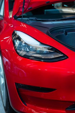 Toronto, ON, Kanada - 14 Şubat 2020: Tesla modeli Metro Toronto Kongre Merkezi 'ndeki 2020 Kanada Uluslararası Otomobil Fuarı' nda (15-25 Şubat) sunar.