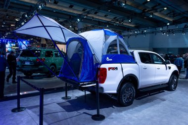 Toronto, ON, Kanada - 14 Şubat 2020: Metro Toronto Kongre Merkezi 'ndeki 2020 Kanada Uluslararası Otomobil Fuarı' nda (15-25 Şubat) araba bulundu