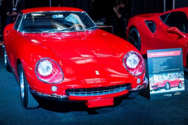 Toronto, ON, Kanada - 14 Şubat 2020: Red ferrari Metro Toronto Kongre Merkezi 'ndeki 2020 Kanada Uluslararası Otomobil Fuarı' nda (15-25 Şubat)