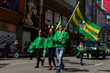 Toronto, ON, Kanada 20 Mart 2022: Toronto 'nun merkezindeki Aziz Patrick Günü Geçit Töreni 17 Mart' ta Uluslararası Kutlanan Dinsel Tatil Günüdür.