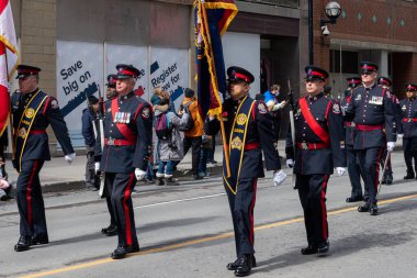 Toronto, ON, Kanada 20 Mart 2022 Toronto itfaiye kamyonu Toronto şehir merkezindeki Aziz Patrick Günü Geçit Töreni 'ne katıldı. 