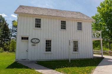 Toronto, ON, Kanada 15 Mayıs 2022: Toronto, Ontario, Kanada 'daki Black Creek Pioneer Village açık-miras müzesindeki 40' ın üzerindeki 19. yüzyıl binalarına bakın. 