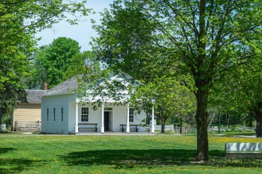 Toronto, ON, Kanada 15 Mayıs 2022: Toronto, Ontario, Kanada 'daki Black Creek Pioneer Village açık-miras müzesindeki 40' ın üzerindeki 19. yüzyıl binalarına bakın. 