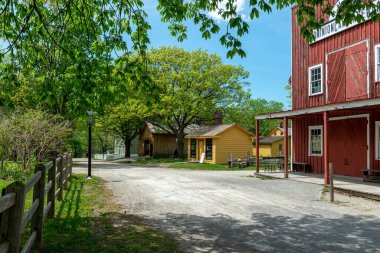 Toronto, ON, Kanada 15 Mayıs 2022: Toronto, Ontario, Kanada 'daki Black Creek Pioneer Village açık-miras müzesindeki 40' ın üzerindeki 19. yüzyıl binalarına bakın. 