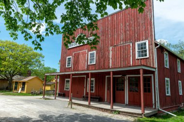 Toronto, ON, Kanada 15 Mayıs 2022: Toronto, Ontario, Kanada 'daki Black Creek Pioneer Village açık-miras müzesindeki 40' ın üzerindeki 19. yüzyıl binalarına bakın. 