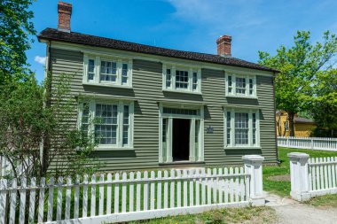Toronto, ON, Kanada 15 Mayıs 2022: Toronto, Ontario, Kanada 'daki Black Creek Pioneer Village açık-miras müzesindeki 40' ın üzerindeki 19. yüzyıl binalarına bakın. 