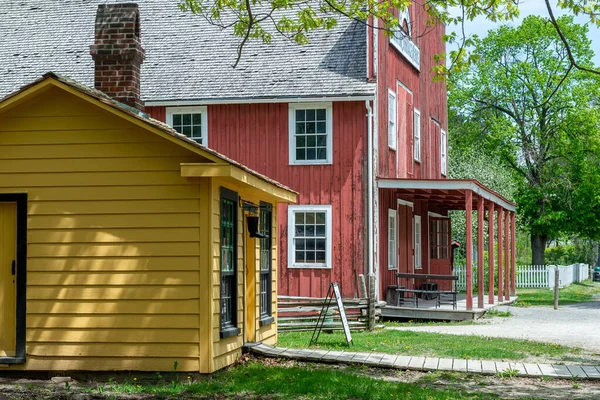 Toronto, ON, Kanada 15 Mayıs 2022: Toronto, Ontario, Kanada 'daki Black Creek Pioneer Village açık-miras müzesindeki 40' ın üzerindeki 19. yüzyıl binalarına bakın. 