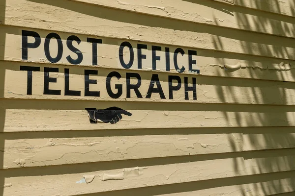 Toronto, ON, Kanada 15 Mayıs 2022: Toronto, Ontario, Kanada 'daki Black Creek Pioneer Village açık-miras müzesindeki 40' ın üzerindeki 19. yüzyıl binalarına bakın. Köy, 19. yüzyıl Ontario 'sunda hayatın yeniden canlandırılmasıdır.
