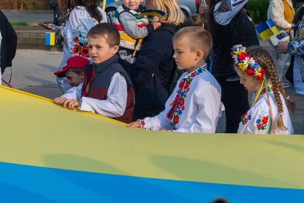 Торонто Канада Травня 2023 Люди Українському Національному Вбранні Вишиванка Йде — стокове фото