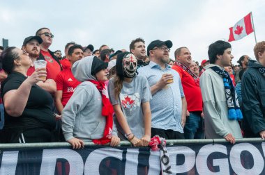 Toronto, ON, Kanada - 27 Haziran 2023: Kanada milli takım taraftarları, Kanada milli takımı ile Guadeloupe arasındaki 2023 Concacaf Gold Cup karşılaşmasında takımlarını desteklemektedir (Grup D: 2: 2)