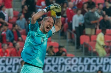 Toronto, ON, Kanada - 27 Haziran 2023: Kanada milli takımı Milan Borjan (# 18), Kanada milli takımı ile Guadeloupe (Grup D) arasındaki 2023 Concacaf Gold Cup maçında gol attıktan sonra tepki gösterdi (Grup 2: 2))