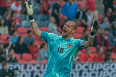 Toronto, ON, Kanada - 27 Haziran 2023: Kanada milli takımı Milan Borjan (# 18), Kanada milli takımı ile Guadeloupe (Grup D) arasındaki 2023 Concacaf Gold Cup maçında gol attıktan sonra tepki gösterdi (Grup 2: 2))