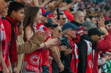 Toronto, ON, Kanada - 27 Haziran 2023: Kanada milli takım taraftarları, Kanada milli takımı ile Guadeloupe arasındaki 2023 Concacaf Gold Cup karşılaşmasında takımlarını desteklemektedir (Grup D: 2: 2)