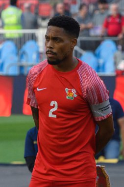 Toronto, ON, Kanada - 27 Haziran 2023: Mickael Alphonse # 2, Kanada milli takımı ile Guadeloupe arasında oynanan 2023 Concacaf Gold Cup maçından önce bakmaktadır (Skor 2: 2)