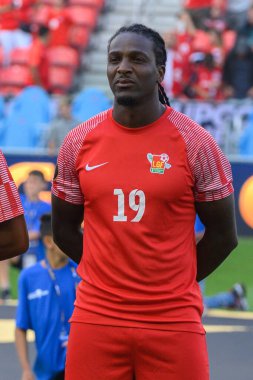 Toronto, ON, Kanada - 27 Haziran 2023: Meddy Lina # 19 Kanada milli takımı ile Guadeloupe arasındaki 2023 Concacaf Gold Cup maçına bakıyor (Puan 2: 2: 2)