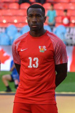 Toronto, ON, Kanada - 27 Haziran 2023: Cdric Avinel # 13, Kanada milli takımı ile Guadeloupe arasındaki 2023 Concacaf Gold Cup karşılaşması sırasında düştü (Puan 2: 2: 2).