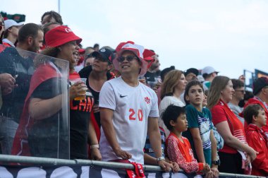 Toronto, ON, Kanada - 27 Haziran 2023: Kanada milli takımı ile Guadeloupe arasında oynanan 2023 Concacaf Gold Cup karşılaşmasında Kanada takımı taraftarları (Skor 2: 2: 2)