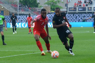 Toronto, ON, Kanada - 27 Haziran 2023: Junior Hoilett # 10, Kanada milli takımı ile Guadeloupe arasındaki 2023 Concacaf Gold Cup maçı sırasında top ile hareket etti (Skor 2: 2: 2)
