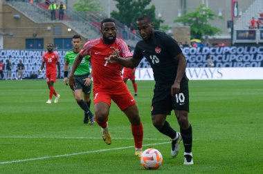 Toronto, ON, Kanada - 27 Haziran 2023: Junior Hoilett # 10, Kanada milli takımı ile Guadeloupe arasındaki 2023 Concacaf Gold Cup maçı sırasında top ile hareket etti (Skor 2: 2: 2)