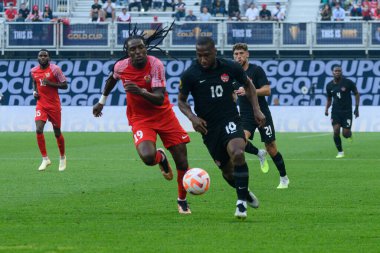 Toronto, ON, Kanada - 27 Haziran 2023: Junior Hoilett # 10, Kanada milli takımı ile Guadeloupe arasındaki 2023 Concacaf Gold Cup maçı sırasında top ile hareket etti (Skor 2: 2: 2)