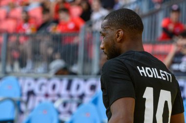 Toronto, ON, Kanada - 27 Haziran 2023: Kanada milli takımı ile Guadeloupe milli takımı arasında oynanan 2023 Concacaf Gold Cup maçı sırasında # 10.)