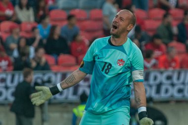 Toronto, ON, Kanada - 27 Haziran 2023: Kanada milli takımı Milan Borjan (# 18), Kanada milli takımı ile Guadeloupe (Grup D) arasındaki 2023 Concacaf Gold Cup maçında gol attıktan sonra tepki gösterdi (Grup 2: 2))