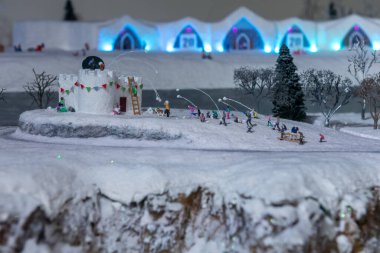Toronto, ON, Kanada - 4 Haziran 2023: Kanada 'nın Little Petite Canada' daki ünlü yerlerinin minyatür bir simgesi üzerine Quebec City manzarası