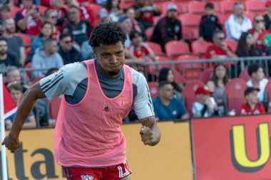 Toronto, ON, Kanada -27 Mayıs 2023: Toronto FC 'nin Toronto FC (Kanada) ile Kanada' nın başkenti Toronto 'daki BMO Field' da oynanan MLS Normal Sezonu karşılaşmasında 47. orta saha oyuncusu Kosi Thompson