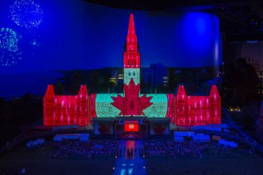 Toronto, ON, Kanada - 4 Haziran 2023: Kanada 'nın Little Petite Canada' daki ünlü yerlerinin minyatür bir simgesi olan Ottawa 'daki Parlamento Evleri' nin görüntüsü