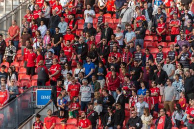 Toronto, ON, Kanada -27 Mayıs 2023: Toronto FC 'nin Toronto FC (Kanada) ile D.C.United (ABD) arasında oynanan MLS Normal Sezonu maçı sırasında Toronto FC' nin taraftarları ve Ultras of Toronto FC