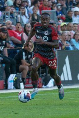 Toronto, ON, Kanada -27 Mayıs 2023: Toronto FC 'nin 22 numaralı oyuncusu Toronto FC (Kanada) ve D.C.United (ABD) arasında oynanan maçta Toronto FC' nin 22 numaralı savunucusu