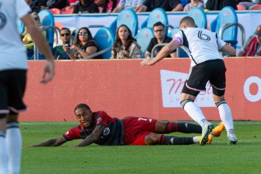 Toronto, ON, Kanada -27 Mayıs 2023: Toronto FC 'de Toronto FC (Kanada) ile Kanada' nın başkenti Toronto 'da BMO Field' da oynanan MLS Normal Sezonu maçı sırasında top için mücadele eden Jahkeele Marshall-Rutty # 7 forvet