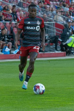 Toronto, ON, Kanada -27 Mayıs 2023: Toronto FC 'nin 22 numaralı oyuncusu Toronto FC (Kanada) ve D.C.United (ABD) arasında oynanan maçta Toronto FC' nin 22 numaralı savunucusu