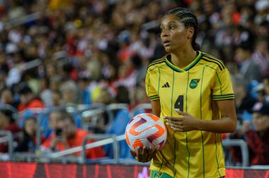 Toronto, ON, Kanada - 26 Eylül 2023: Chantelle Swaby # 4 Jamaika milli futbol takımı 2023 Concacaf W Olimpik Play-In bayanlar milli takımı arasında oynanan maçta (Skor 2: 1)