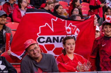 Toronto, ON, Kanada - 26 Eylül 2023: Clo Lacasse # 20 Kanada Millî Futbol Takımı, Kanada ve Jamaika bayanlar milli takımı arasında oynanan 2023 Concacaf W Olimpiyat Play-In maçında top ile hareket etmektedir (Skor 2: 1).