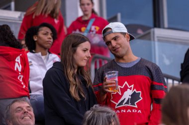 Toronto, ON, Kanada - 26 Eylül 2023: Kanada bayanlar ve Jamaika milli takımı arasındaki 2023 Concacaf W Olimpik Play-in maçı boyunca Kanadalı taraftar ve taraftarlar (Skor 2: 1)