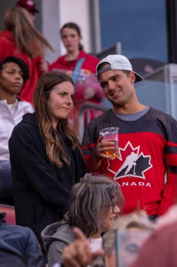 Toronto, ON, Kanada - 26 Eylül 2023: Kanada bayanlar ve Jamaika milli takımı arasındaki 2023 Concacaf W Olimpik Play-in maçı boyunca Kanadalı taraftar ve taraftarlar (Skor 2: 1)
