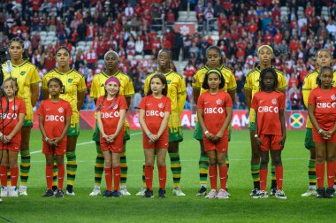 Toronto, ON, Kanada - 26 Eylül 2023: Jamaika Millî Futbol Takımı, Kanada ve Jamaika bayanlar milli takımı arasındaki 2023 Concacaf W Olimpik Play-In maçından önce milli marşı temsil ediyor (Skor 2: 1))