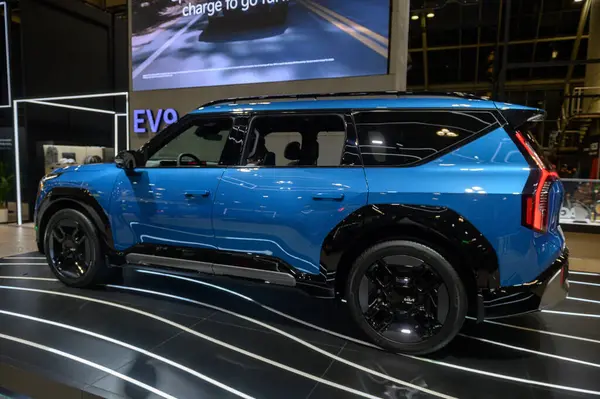 Toronto, ON, Kanada - 16 Şubat 2024: Kia EV9 Metro Toronto Kongre Merkezi 'nde sunuluyor