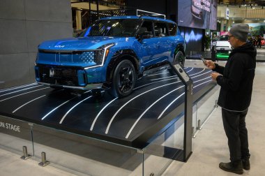 Toronto, ON, Kanada - 16 Şubat 2024: Kia EV9 Metro Toronto Kongre Merkezi 'nde sunuluyor