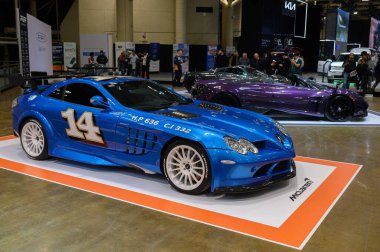 Toronto, ON, Kanada - 16 Şubat 2024: Mercedes sporu Metro Toronto Kongre Merkezi 'nde sunuldu