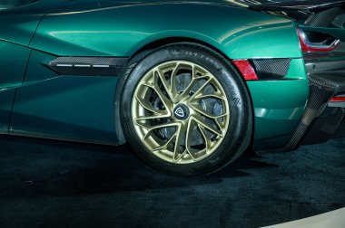 Toronto, ON, Kanada - 16 Şubat 2024: Rimac Nevera Metro Toronto Kongre Merkezi 'nde sunar