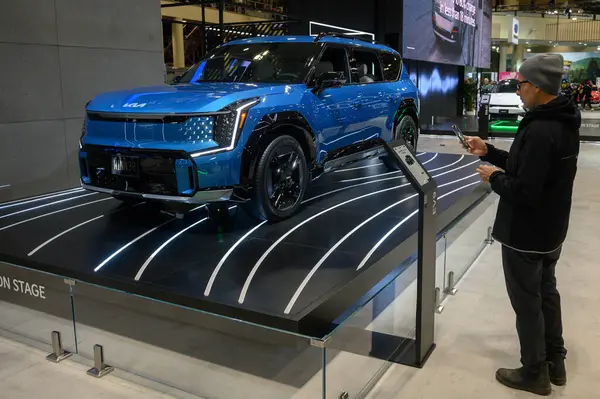 Toronto, ON, Kanada - 16 Şubat 2024: Kia EV9 Metro Toronto Kongre Merkezi 'nde sunuluyor