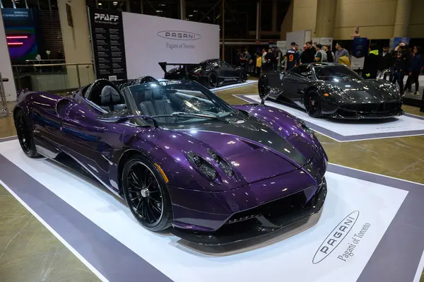 Toronto, ON, Kanada - 16 Şubat 2024: Pagani Zonda R Sıvı, Metro Toronto Kongre Merkezi 'nde Pfaff Auto Group tarafından sunulmaktadır